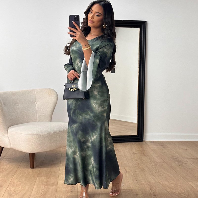 Round neck dress with printed flared sleeves Dress - Image 2