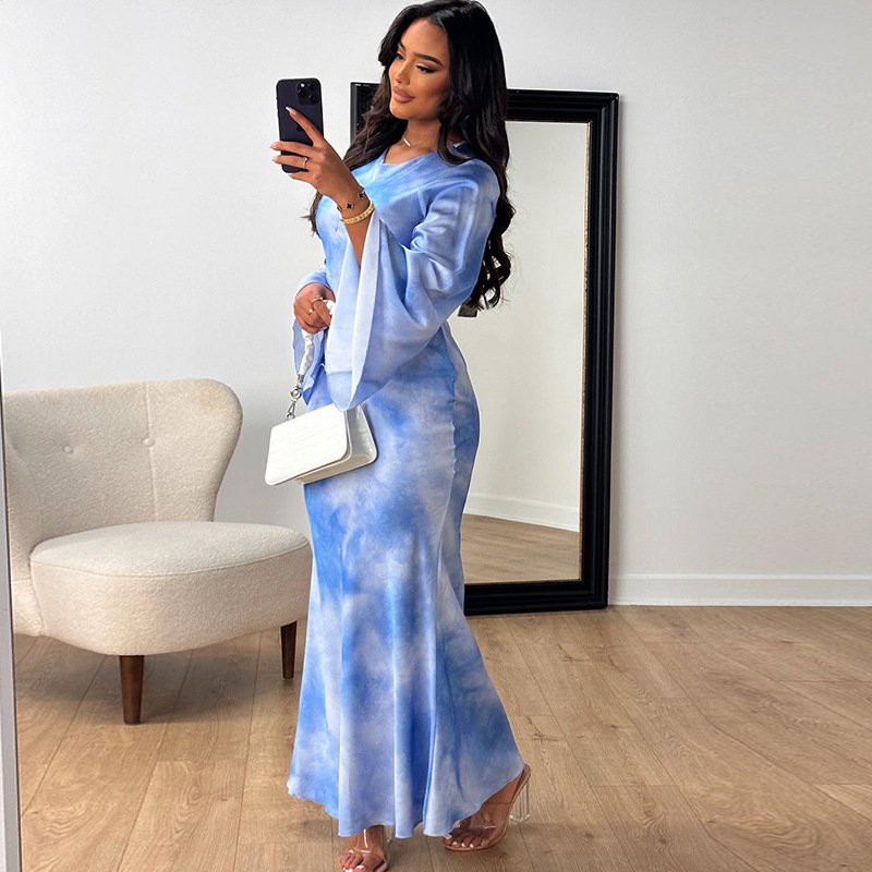 Round neck dress with printed flared sleeves Dress - Image 4